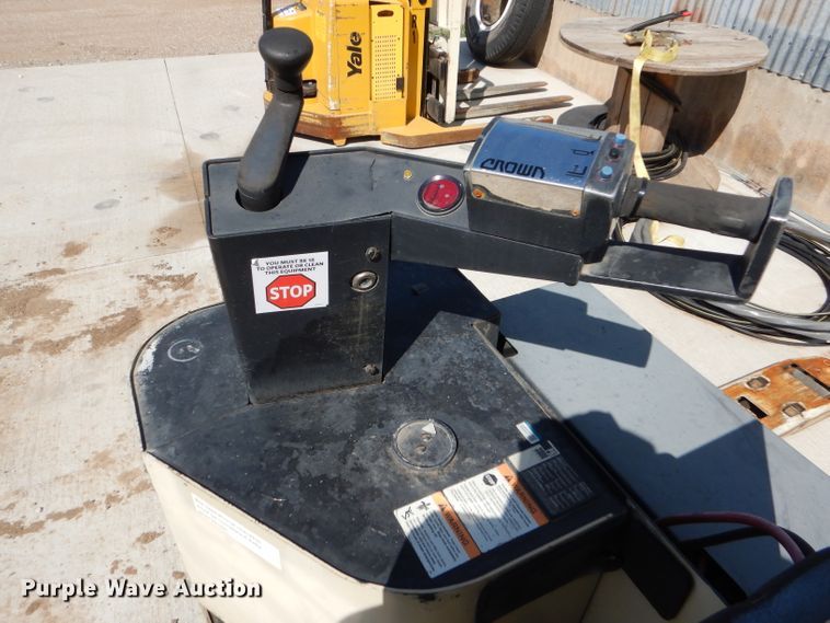 image for item DC5037 2001 Crown PR3020-60 pallet jack