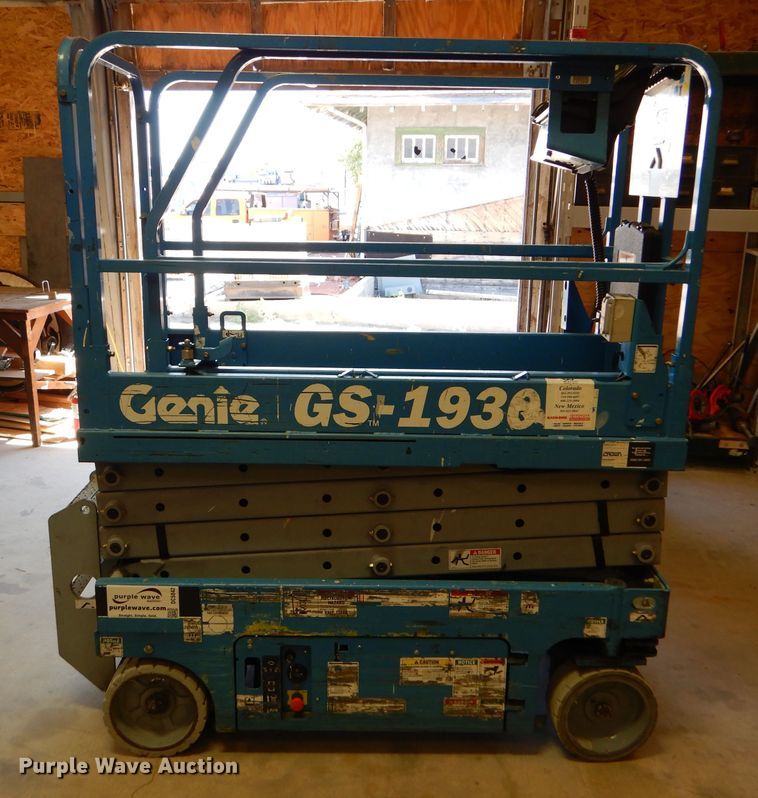 image for item DC5042 2003 Genie GS-1930 scissor lift