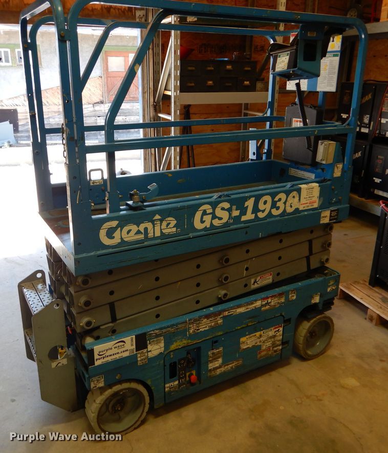 image for item DC5042 2003 Genie GS-1930 scissor lift