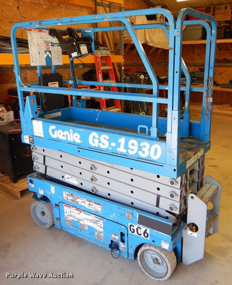 image for item DC5042 2003 Genie GS-1930 scissor lift