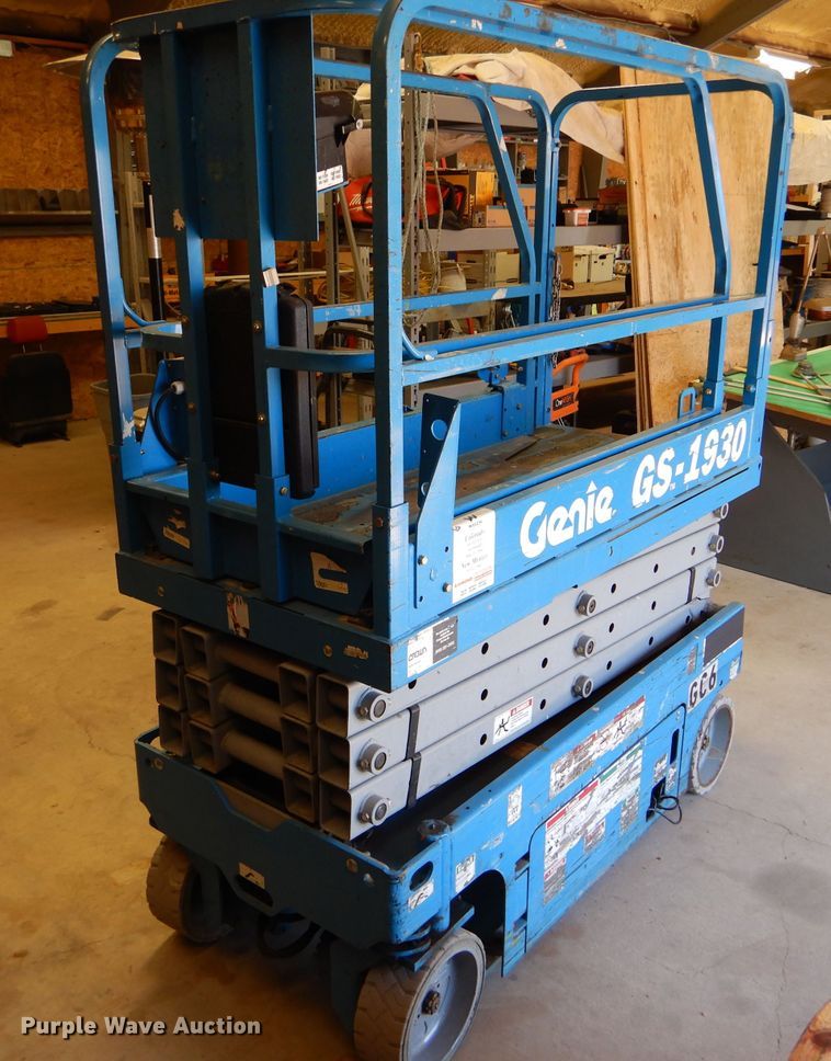 image for item DC5042 2003 Genie GS-1930 scissor lift