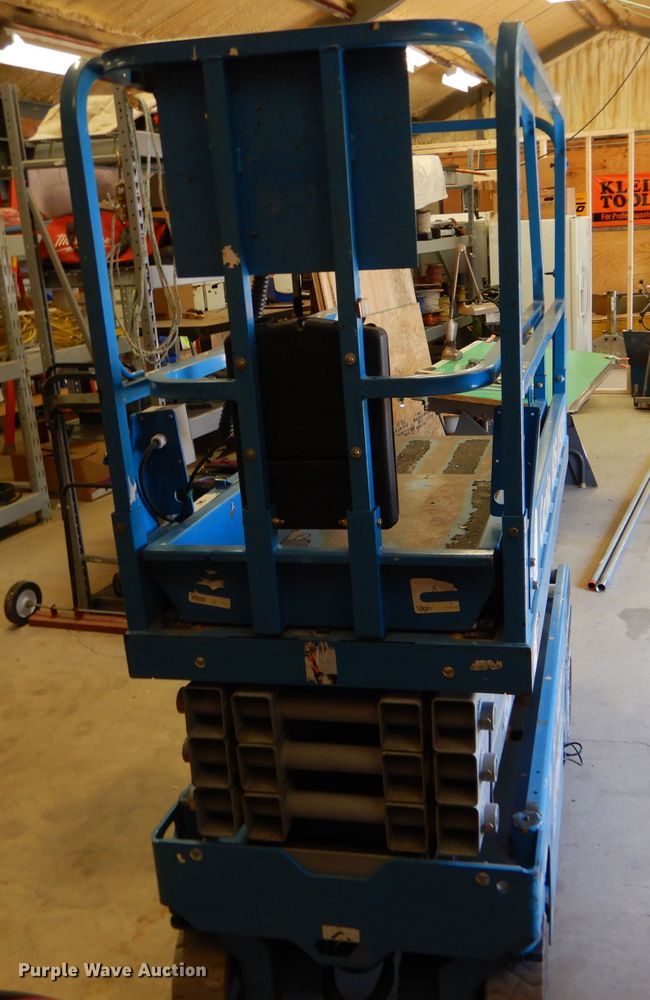 image for item DC5042 2003 Genie GS-1930 scissor lift