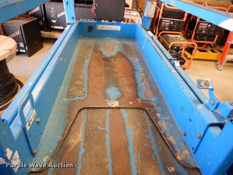 image for item DC5042 2003 Genie GS-1930 scissor lift