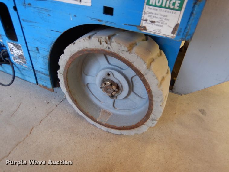 image for item DC5042 2003 Genie GS-1930 scissor lift