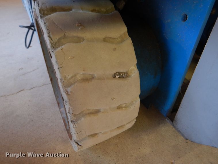 image for item DC5042 2003 Genie GS-1930 scissor lift