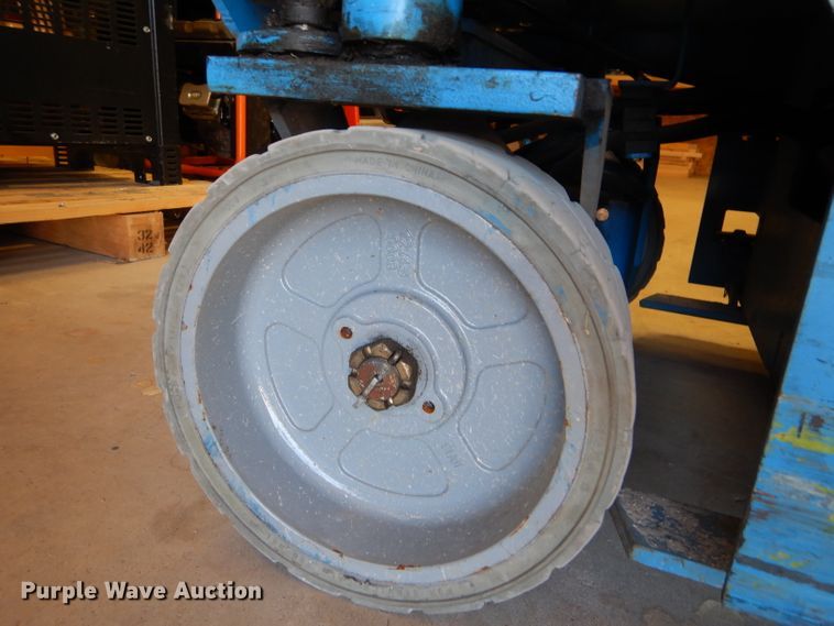 image for item DC5042 2003 Genie GS-1930 scissor lift