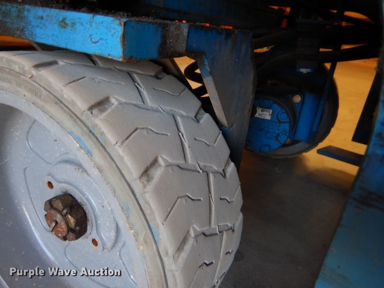 image for item DC5042 2003 Genie GS-1930 scissor lift