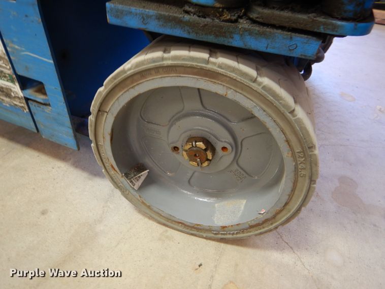 image for item DC5042 2003 Genie GS-1930 scissor lift