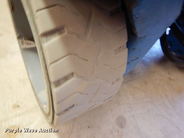 image for item DC5042 2003 Genie GS-1930 scissor lift