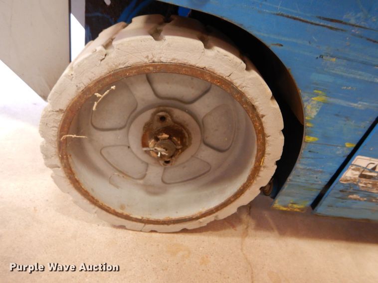 image for item DC5042 2003 Genie GS-1930 scissor lift