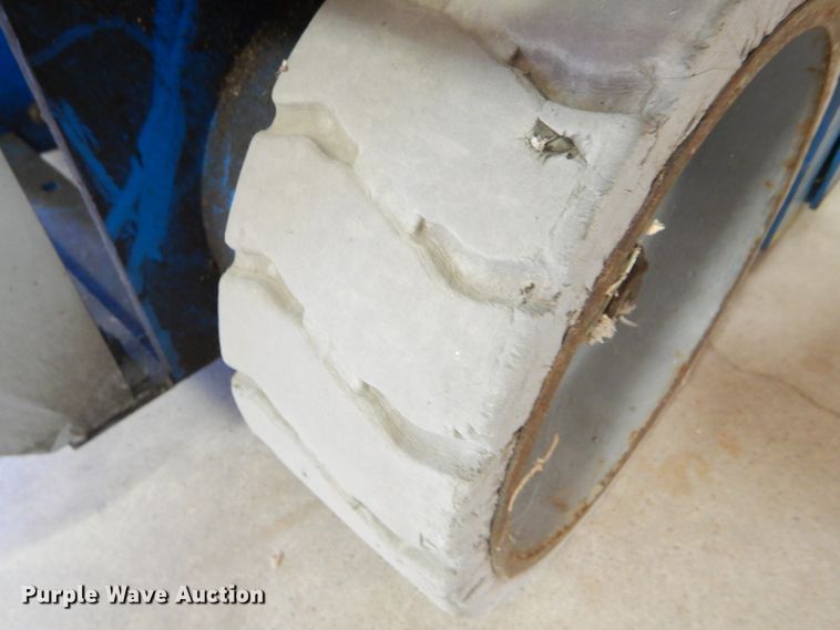 image for item DC5042 2003 Genie GS-1930 scissor lift