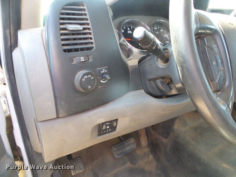 image for item DC5086 2013 Chevrolet Silverado 3500HD Crew Cab pickup truck