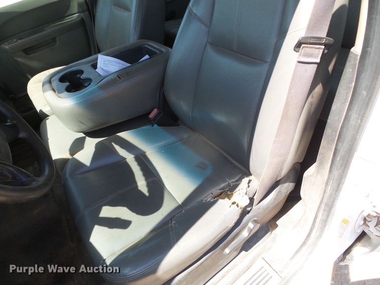 image for item DC5086 2013 Chevrolet Silverado 3500HD Crew Cab pickup truck