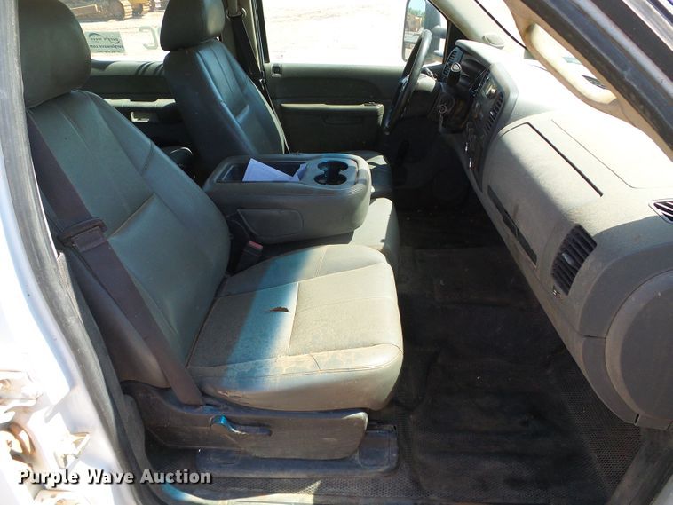 image for item DC5086 2013 Chevrolet Silverado 3500HD Crew Cab pickup truck