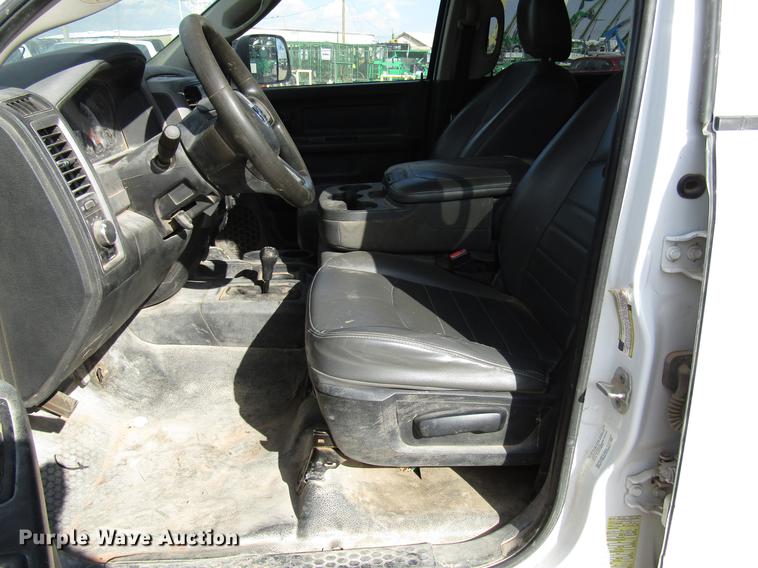 image for item DD4409 2014 Dodge Ram 5500 Crew Cab flatbed truck