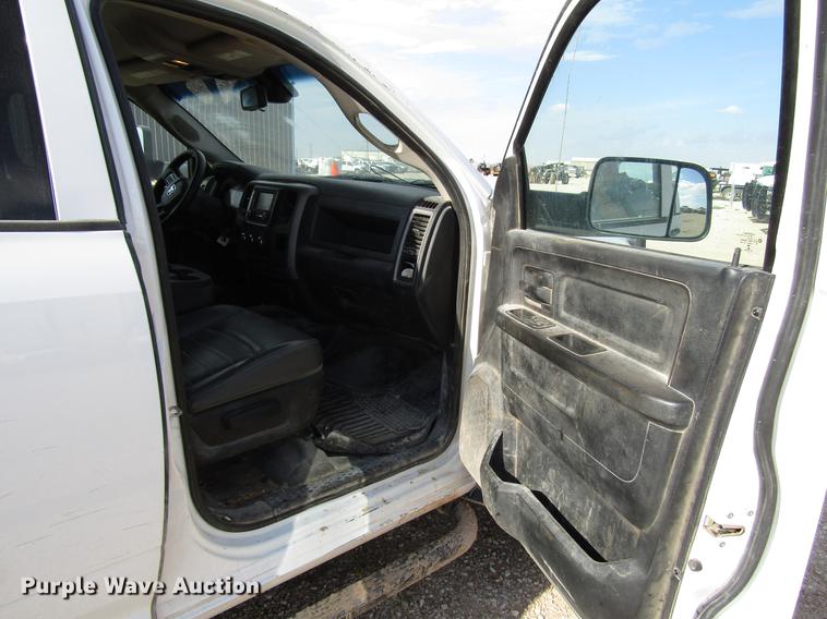 image for item DD4409 2014 Dodge Ram 5500 Crew Cab flatbed truck