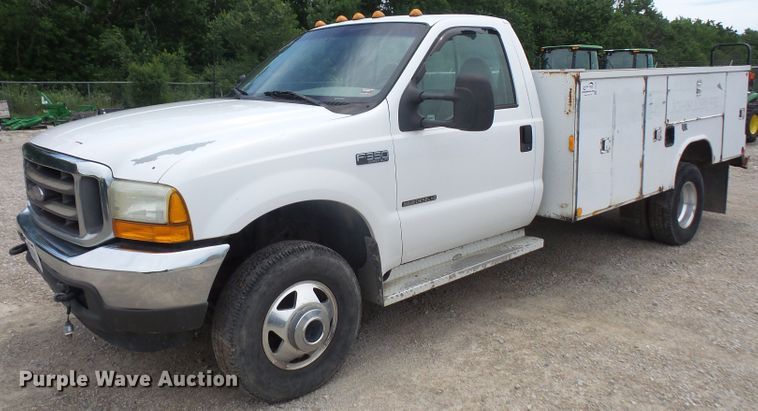 image for item DD6233 2001 Ford F350 Super Duty utility bed pickup truck