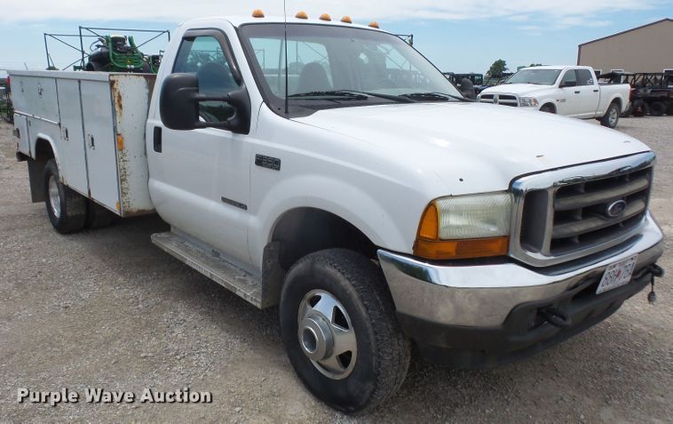 image for item DD6233 2001 Ford F350 Super Duty utility bed pickup truck