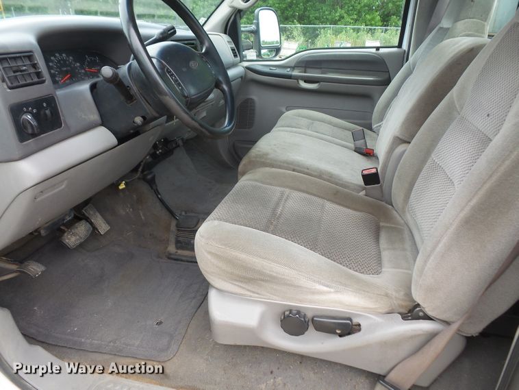 image for item DD6233 2001 Ford F350 Super Duty utility bed pickup truck