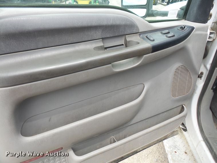 image for item DD6233 2001 Ford F350 Super Duty utility bed pickup truck