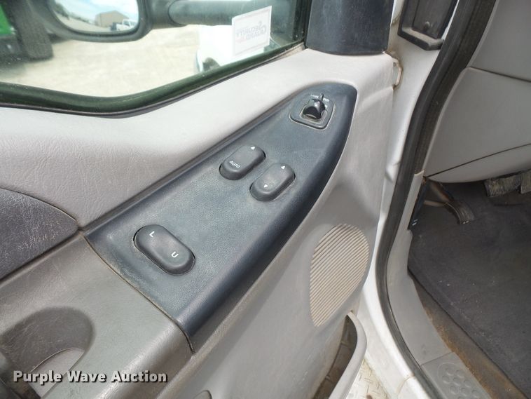 image for item DD6233 2001 Ford F350 Super Duty utility bed pickup truck