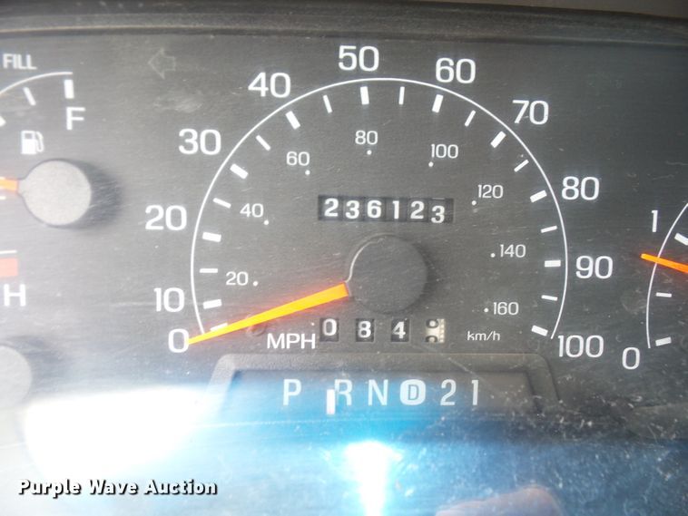 image for item DD6233 2001 Ford F350 Super Duty utility bed pickup truck