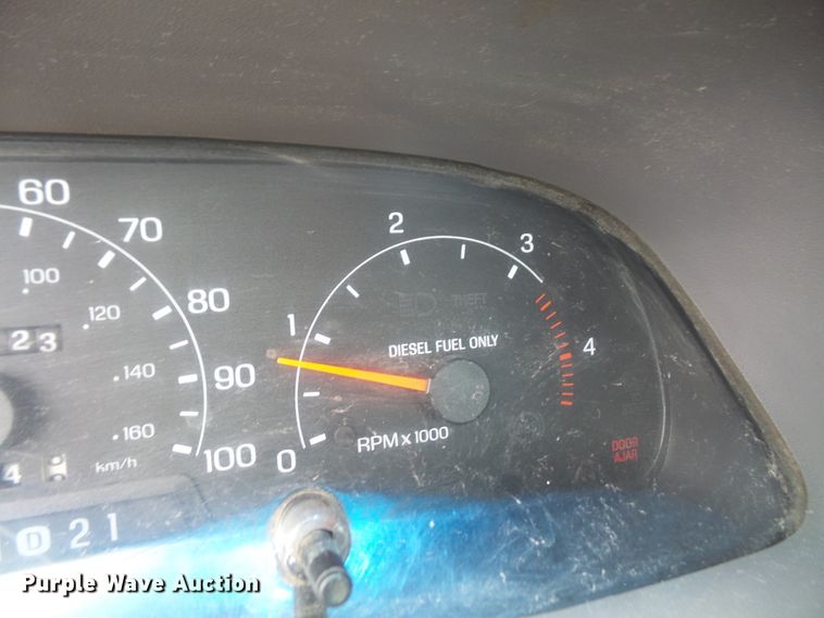 image for item DD6233 2001 Ford F350 Super Duty utility bed pickup truck