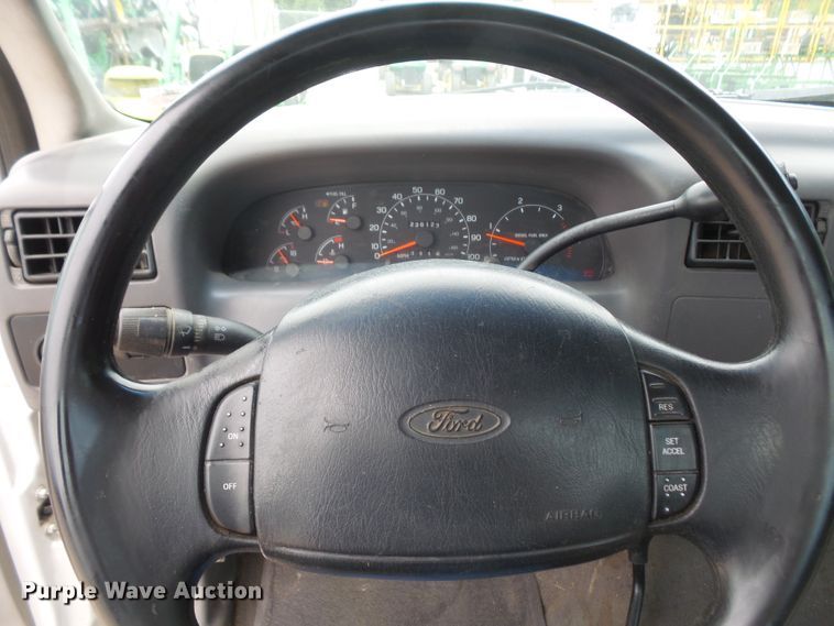 image for item DD6233 2001 Ford F350 Super Duty utility bed pickup truck