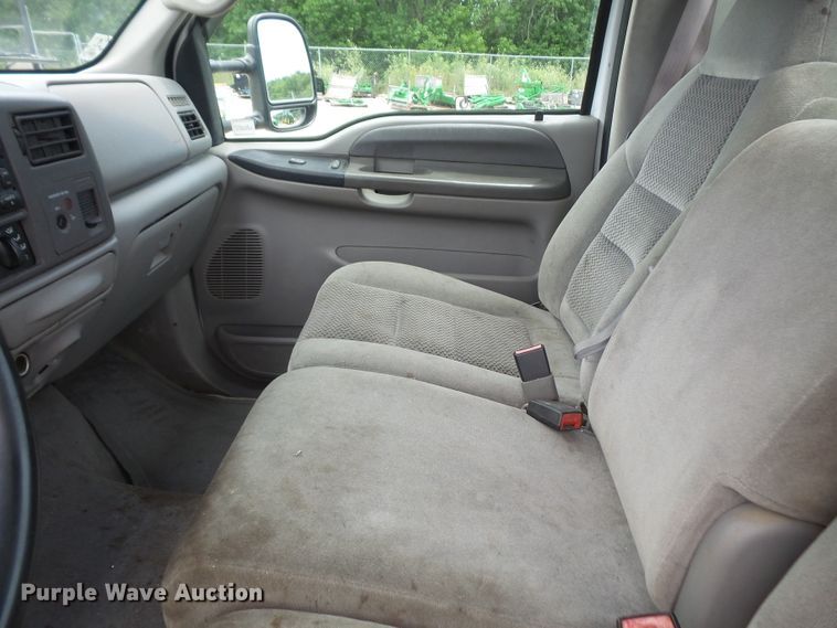 image for item DD6233 2001 Ford F350 Super Duty utility bed pickup truck