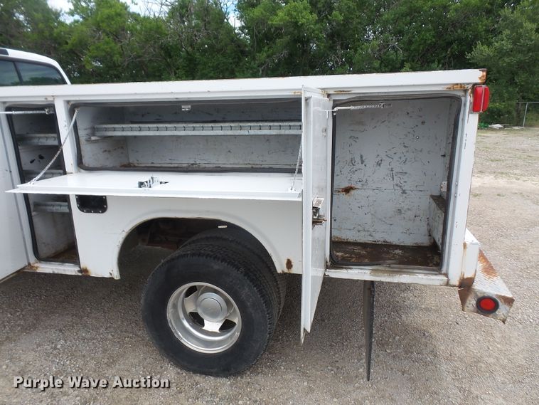 image for item DD6233 2001 Ford F350 Super Duty utility bed pickup truck