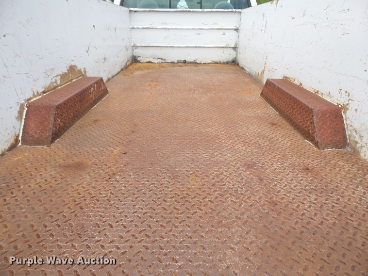 image for item DD6233 2001 Ford F350 Super Duty utility bed pickup truck