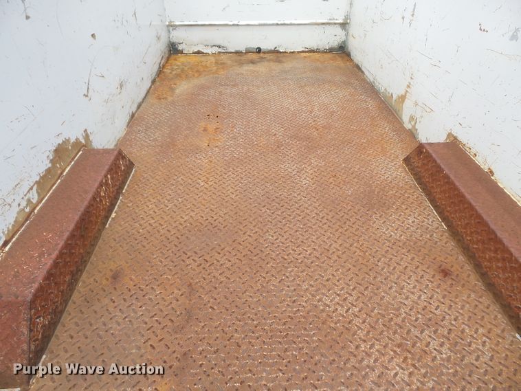 image for item DD6233 2001 Ford F350 Super Duty utility bed pickup truck