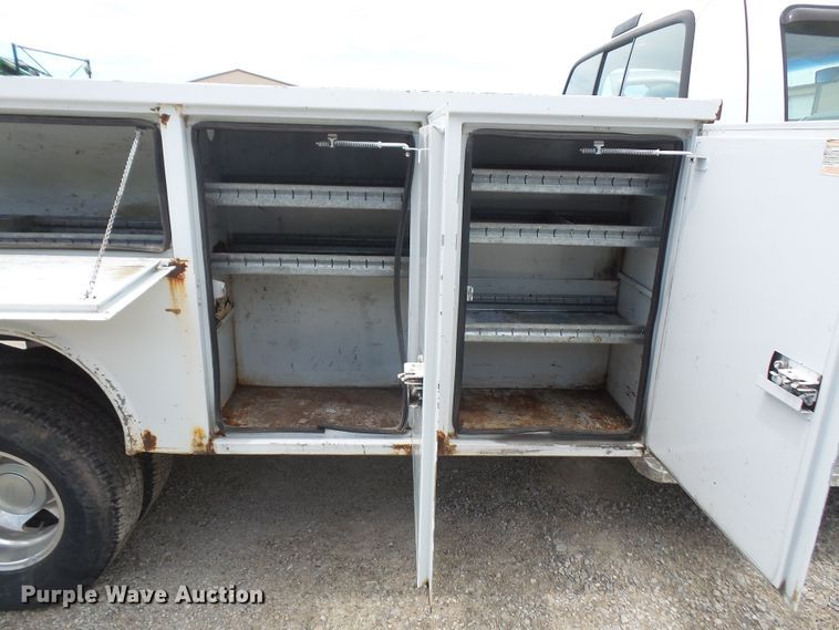 image for item DD6233 2001 Ford F350 Super Duty utility bed pickup truck