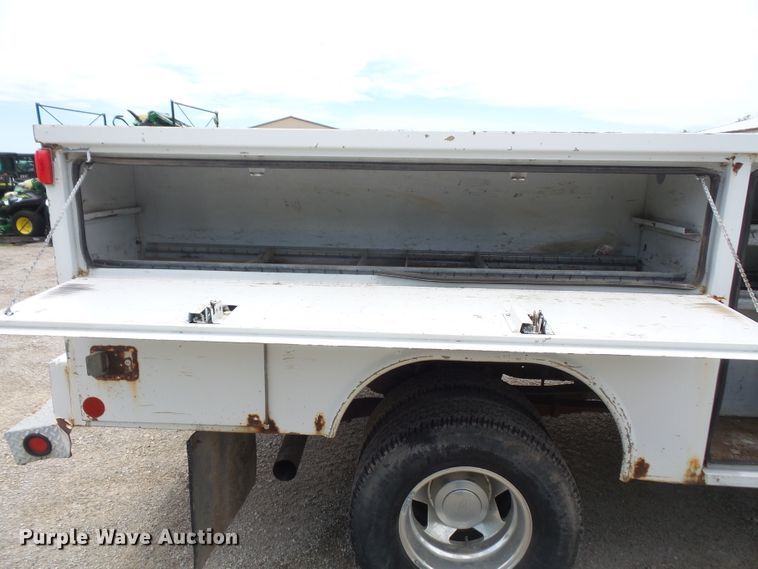 image for item DD6233 2001 Ford F350 Super Duty utility bed pickup truck