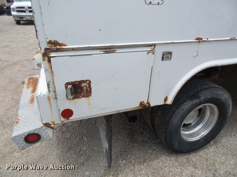 image for item DD6233 2001 Ford F350 Super Duty utility bed pickup truck