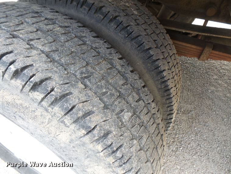 image for item DD6233 2001 Ford F350 Super Duty utility bed pickup truck