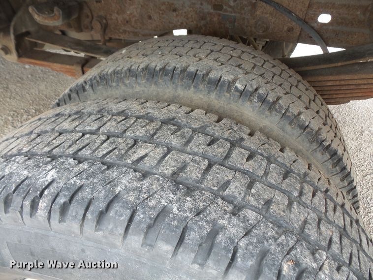 image for item DD6233 2001 Ford F350 Super Duty utility bed pickup truck