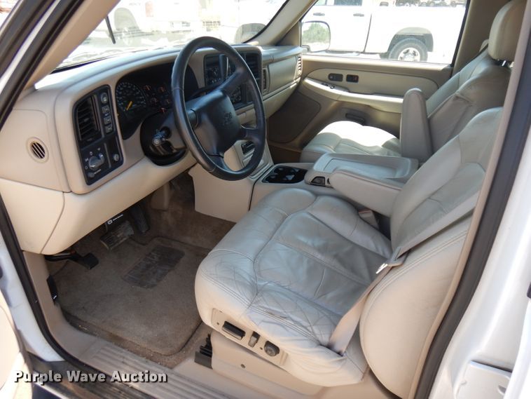 image for item DD6330 2001 Chevrolet Suburban 1500 SUV