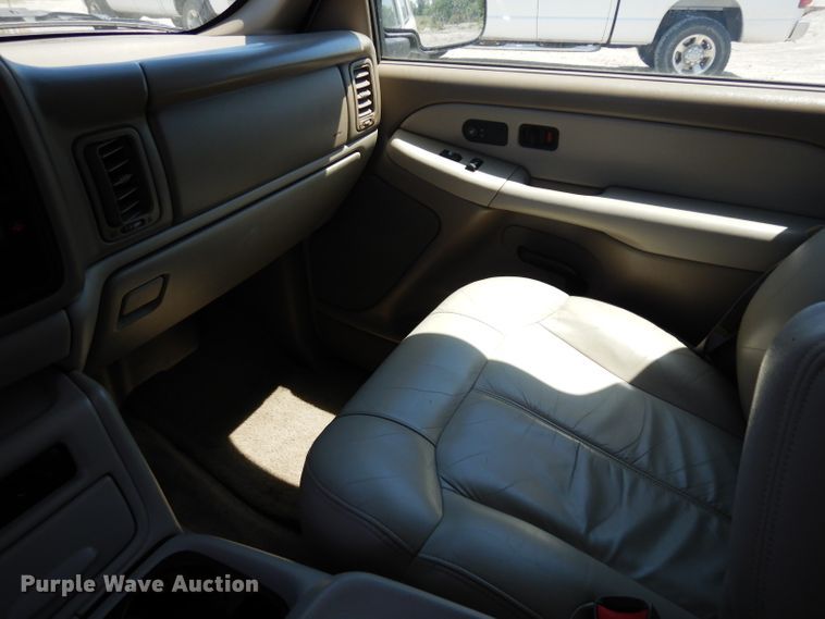 image for item DD6330 2001 Chevrolet Suburban 1500 SUV