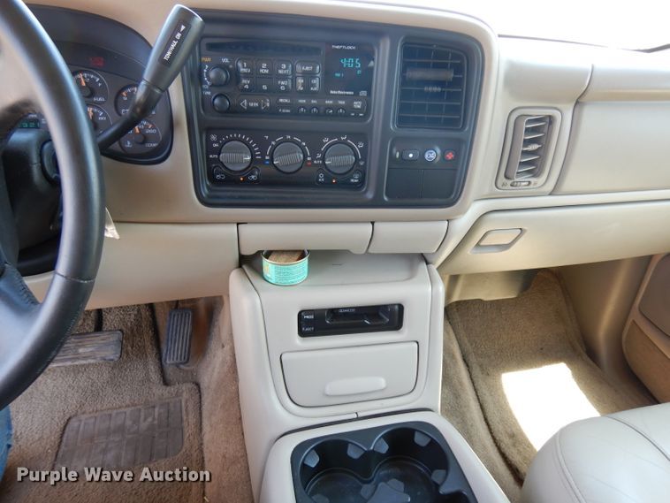 image for item DD6330 2001 Chevrolet Suburban 1500 SUV