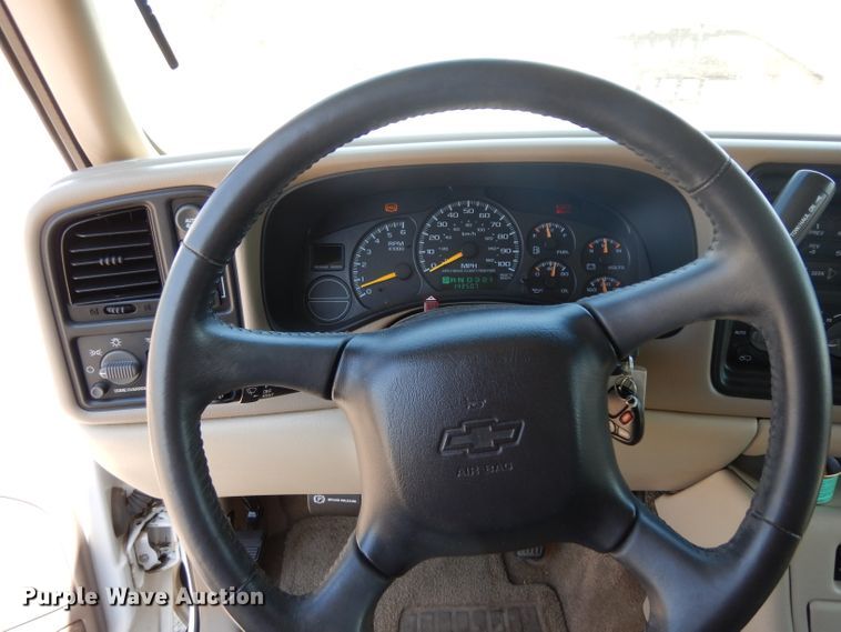 image for item DD6330 2001 Chevrolet Suburban 1500 SUV