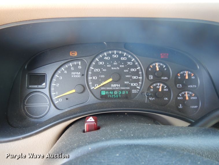 image for item DD6330 2001 Chevrolet Suburban 1500 SUV