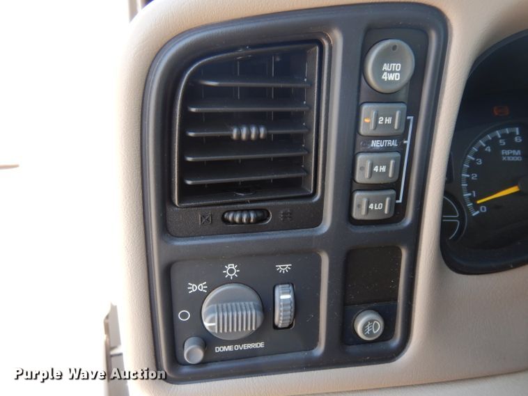 image for item DD6330 2001 Chevrolet Suburban 1500 SUV