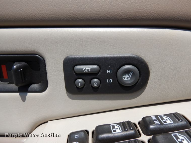 image for item DD6330 2001 Chevrolet Suburban 1500 SUV