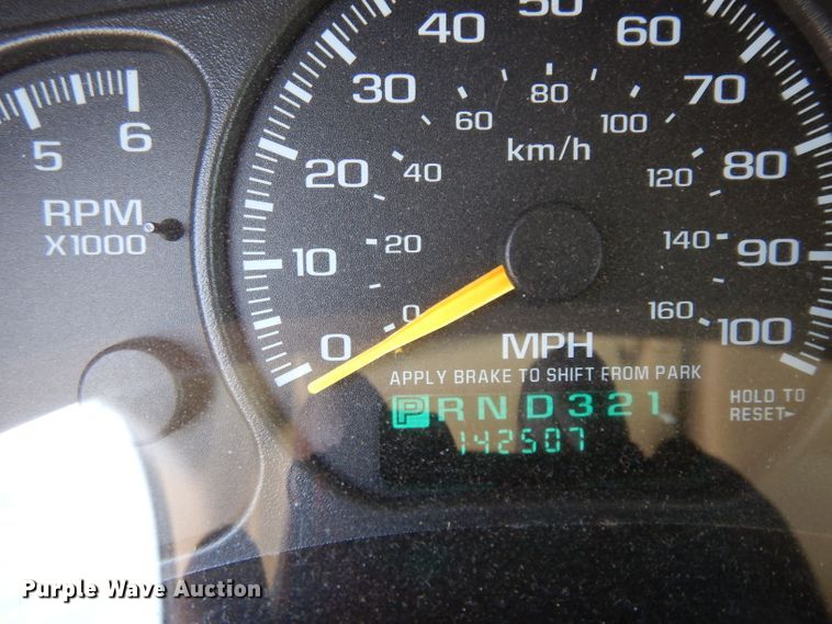 image for item DD6330 2001 Chevrolet Suburban 1500 SUV