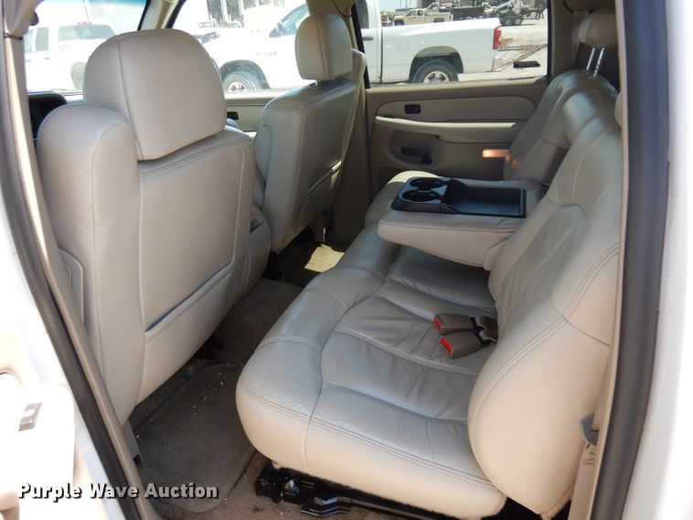 image for item DD6330 2001 Chevrolet Suburban 1500 SUV