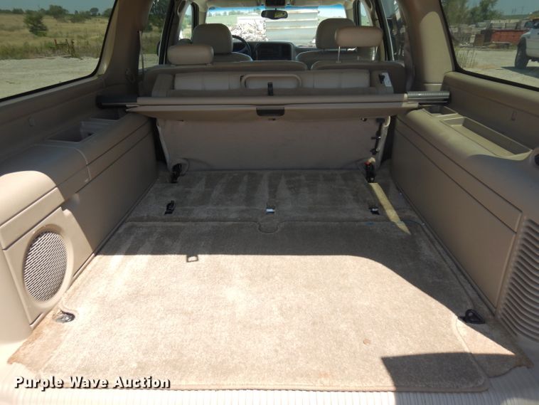 image for item DD6330 2001 Chevrolet Suburban 1500 SUV