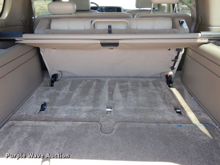 image for item DD6330 2001 Chevrolet Suburban 1500 SUV