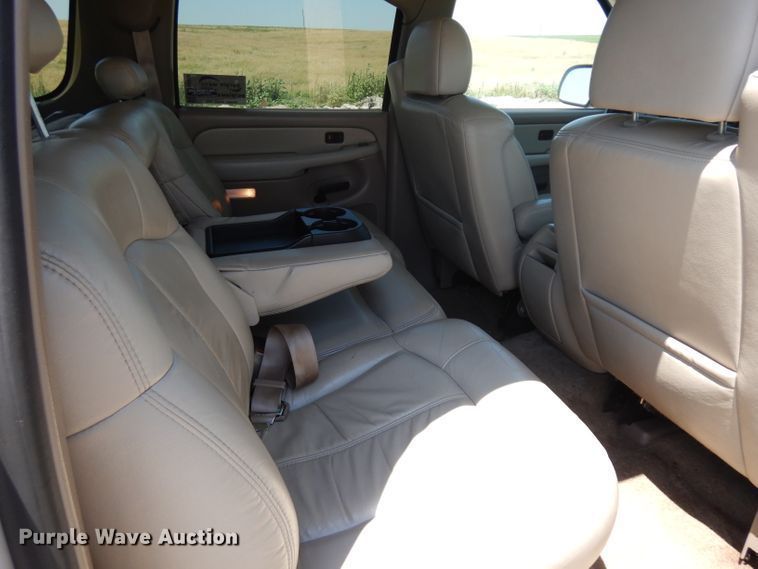 image for item DD6330 2001 Chevrolet Suburban 1500 SUV