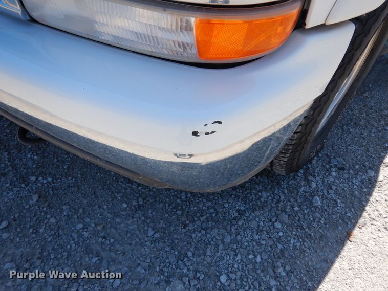 image for item DD6330 2001 Chevrolet Suburban 1500 SUV